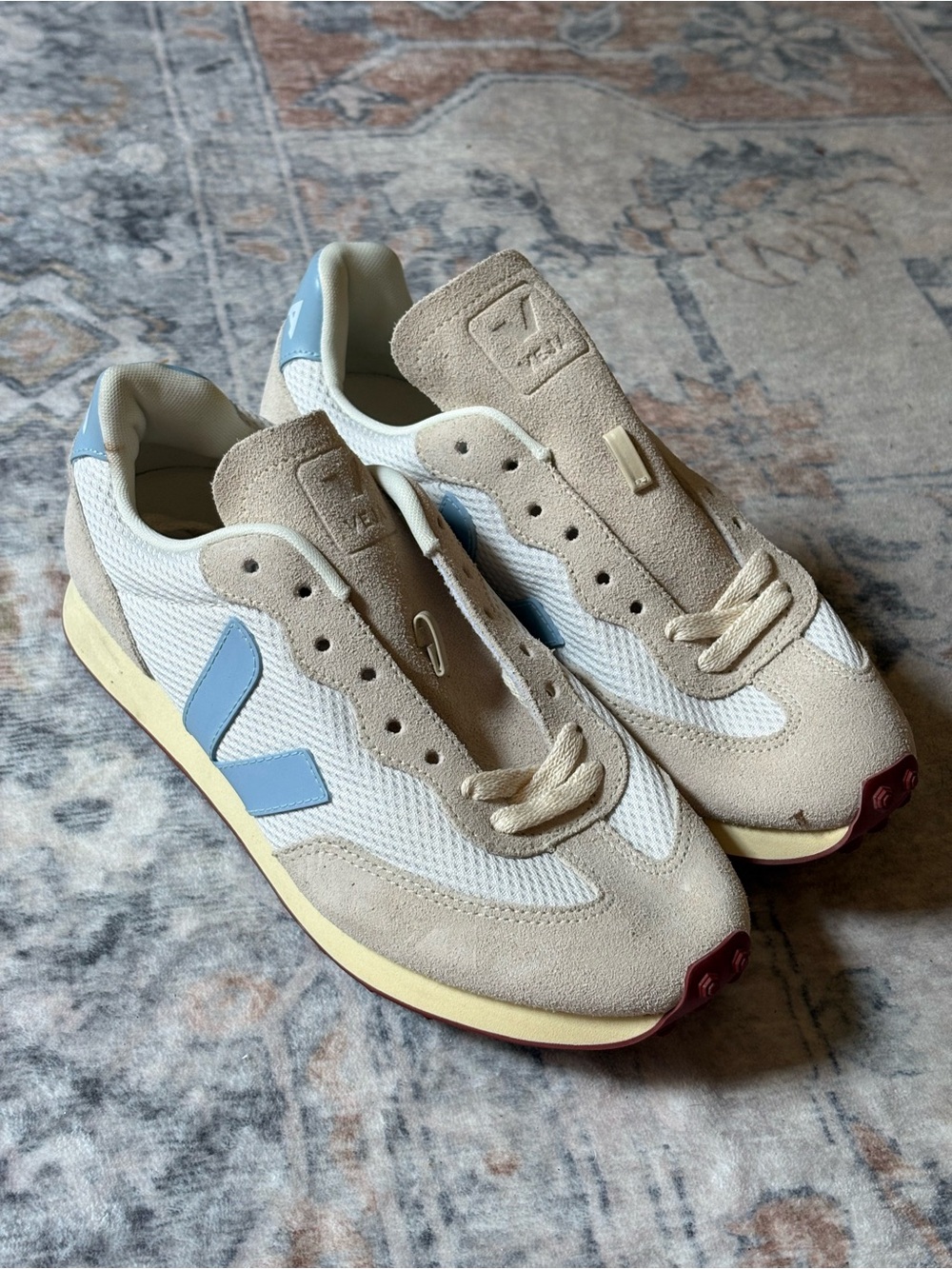 NWTVeja Women’s Rio Branco V-10 Runner in Beige & Light Blue - Picture 3 of 6